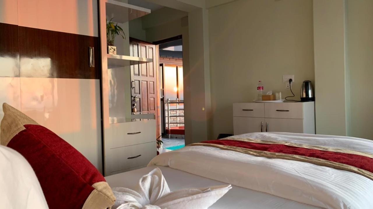 Hotel Pristine Himalaya Pokhara Kültér fotó
